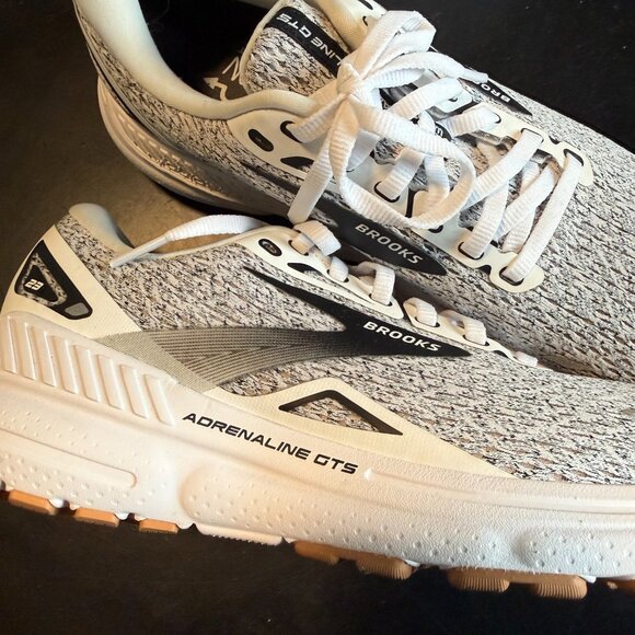 NEW Brooks Adrenaline GTS 23 Running Shoe in Black & White - Picture 10 of 11